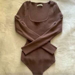 Women’s Abercrombie & Fitch Ribbed Square Neck Long Sleeve Bodysuit | XS | Brown